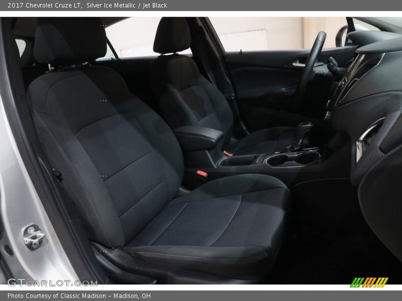 Silver Ice Metallic / Jet Black 2017 Chevrolet Cruze LT