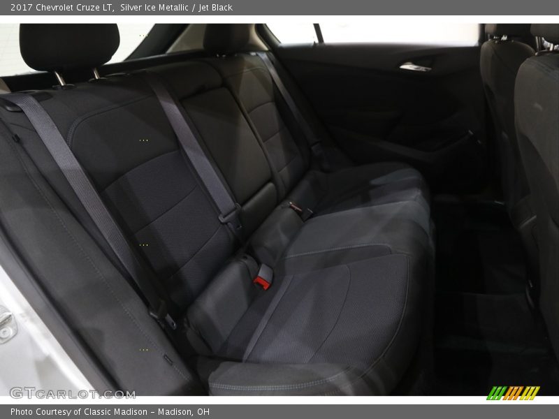 Silver Ice Metallic / Jet Black 2017 Chevrolet Cruze LT