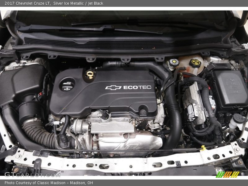 Silver Ice Metallic / Jet Black 2017 Chevrolet Cruze LT