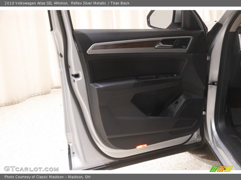 Reflex Silver Metallic / Titan Black 2019 Volkswagen Atlas SEL 4Motion
