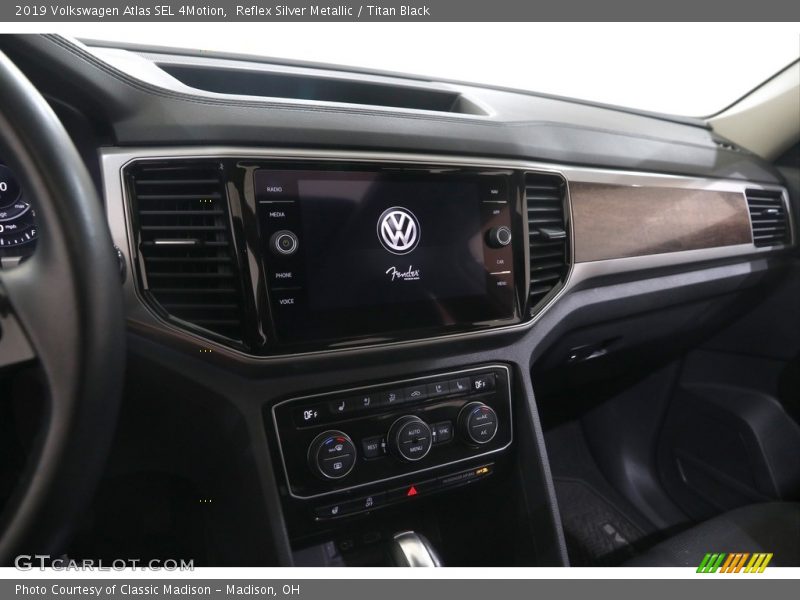 Reflex Silver Metallic / Titan Black 2019 Volkswagen Atlas SEL 4Motion