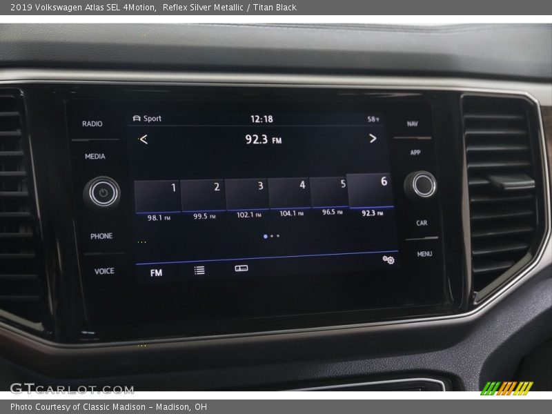 Reflex Silver Metallic / Titan Black 2019 Volkswagen Atlas SEL 4Motion