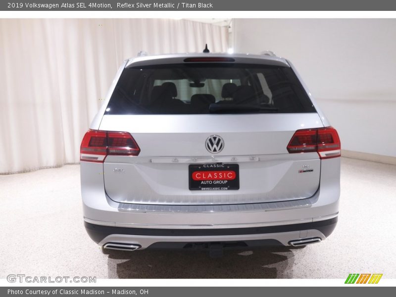 Reflex Silver Metallic / Titan Black 2019 Volkswagen Atlas SEL 4Motion