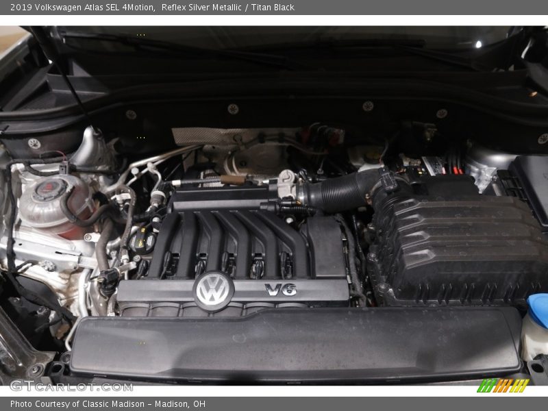 Reflex Silver Metallic / Titan Black 2019 Volkswagen Atlas SEL 4Motion