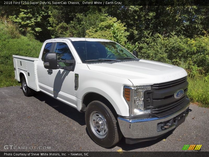Front 3/4 View of 2018 F250 Super Duty XL SuperCab Chassis