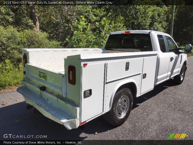 Oxford White / Earth Gray 2018 Ford F250 Super Duty XL SuperCab Chassis