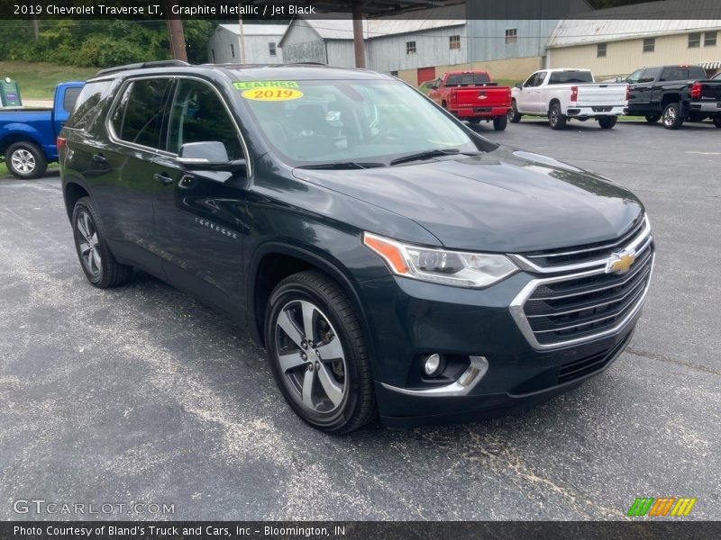 Front 3/4 View of 2019 Traverse LT