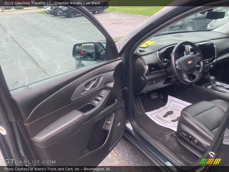 Graphite Metallic / Jet Black 2019 Chevrolet Traverse LT