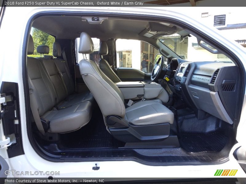 Front Seat of 2018 F250 Super Duty XL SuperCab Chassis