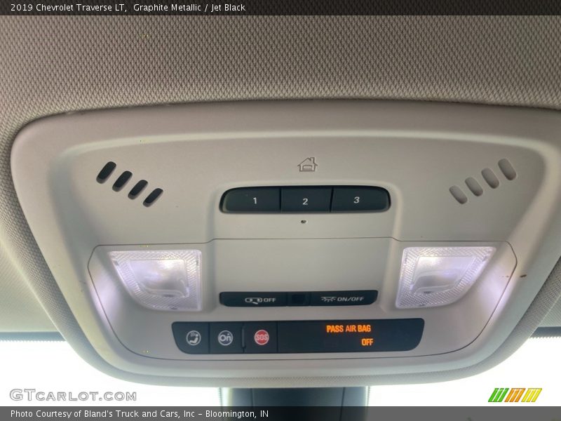 Graphite Metallic / Jet Black 2019 Chevrolet Traverse LT