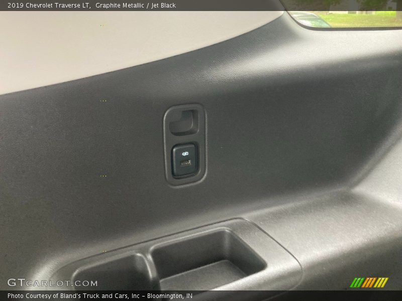Graphite Metallic / Jet Black 2019 Chevrolet Traverse LT