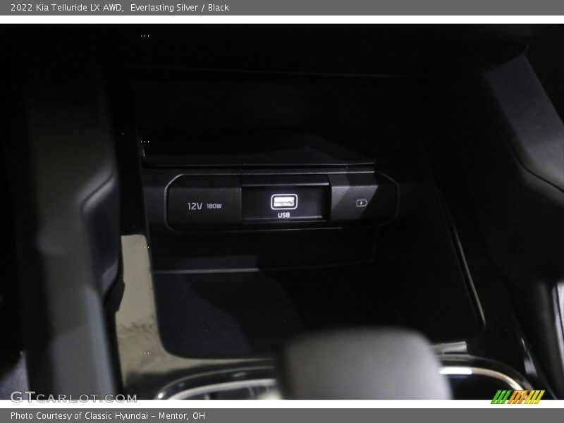 Everlasting Silver / Black 2022 Kia Telluride LX AWD
