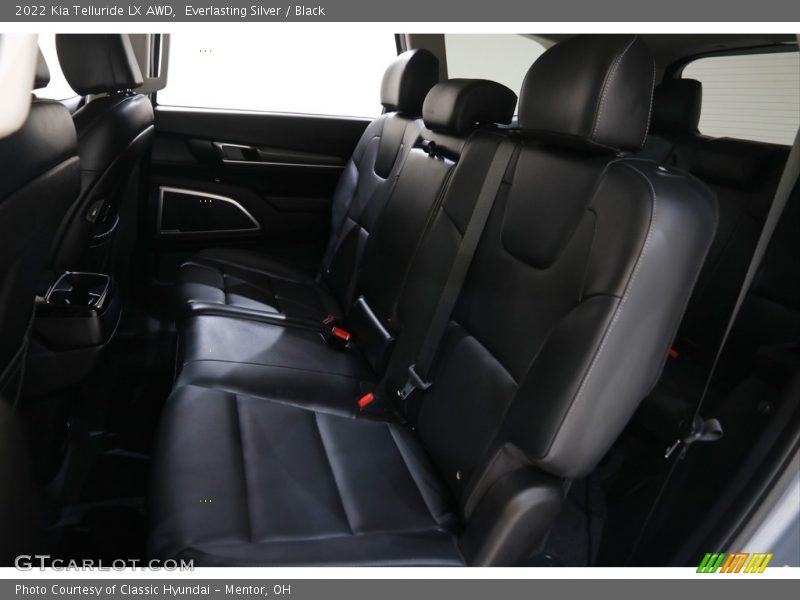 Everlasting Silver / Black 2022 Kia Telluride LX AWD