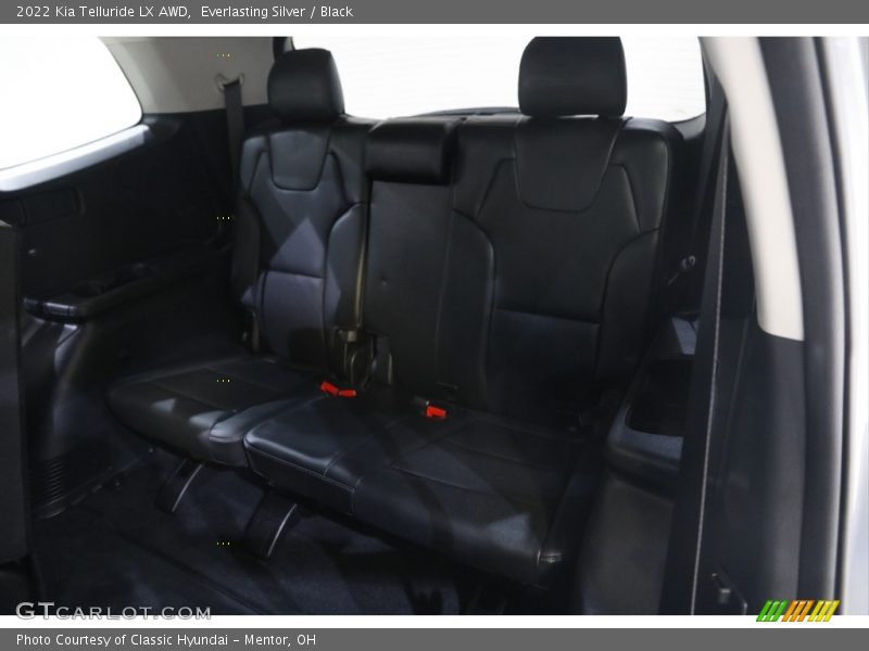 Everlasting Silver / Black 2022 Kia Telluride LX AWD