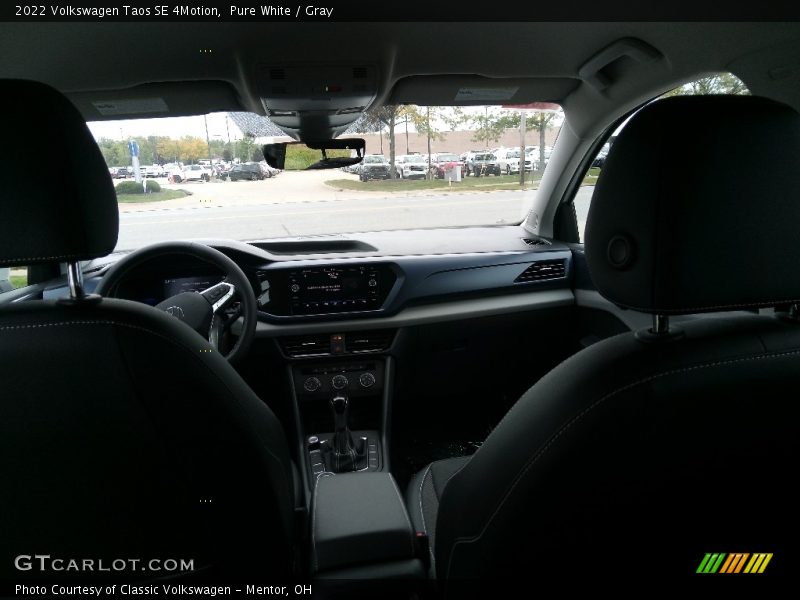 Pure White / Gray 2022 Volkswagen Taos SE 4Motion