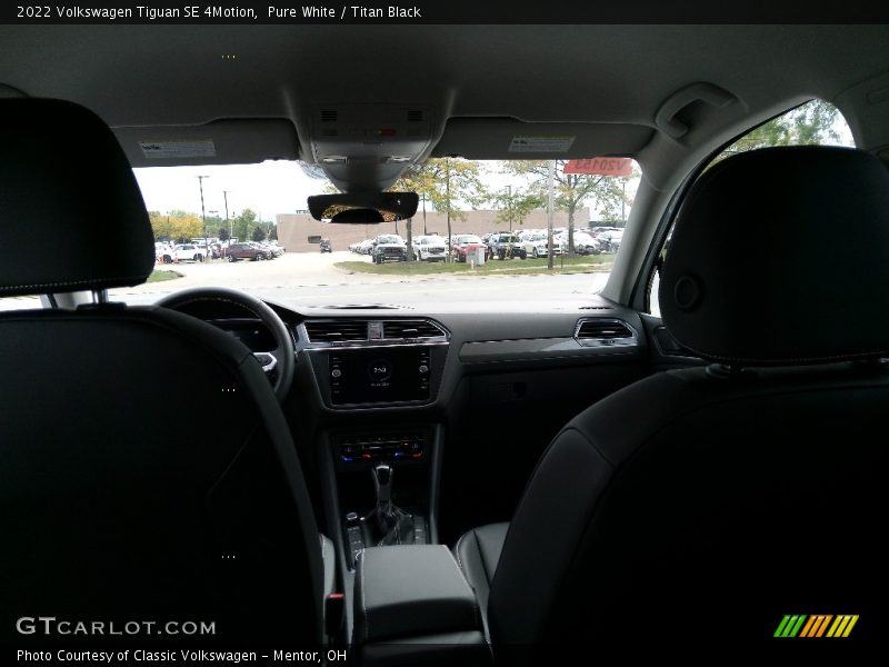 Pure White / Titan Black 2022 Volkswagen Tiguan SE 4Motion