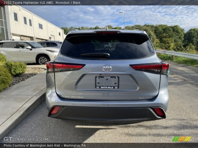 Moondust / Black 2022 Toyota Highlander XLE AWD