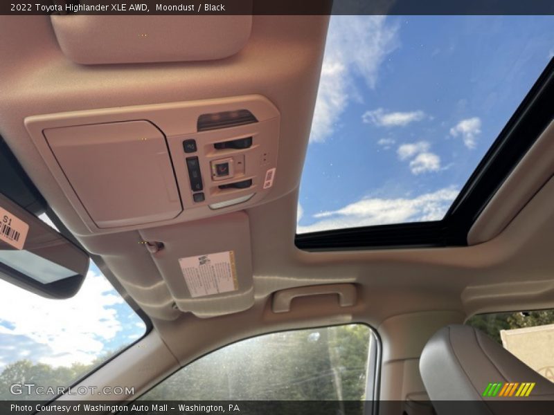 Moondust / Black 2022 Toyota Highlander XLE AWD