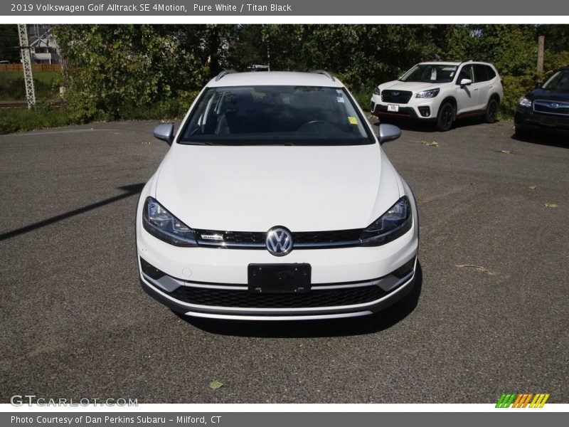 Pure White / Titan Black 2019 Volkswagen Golf Alltrack SE 4Motion
