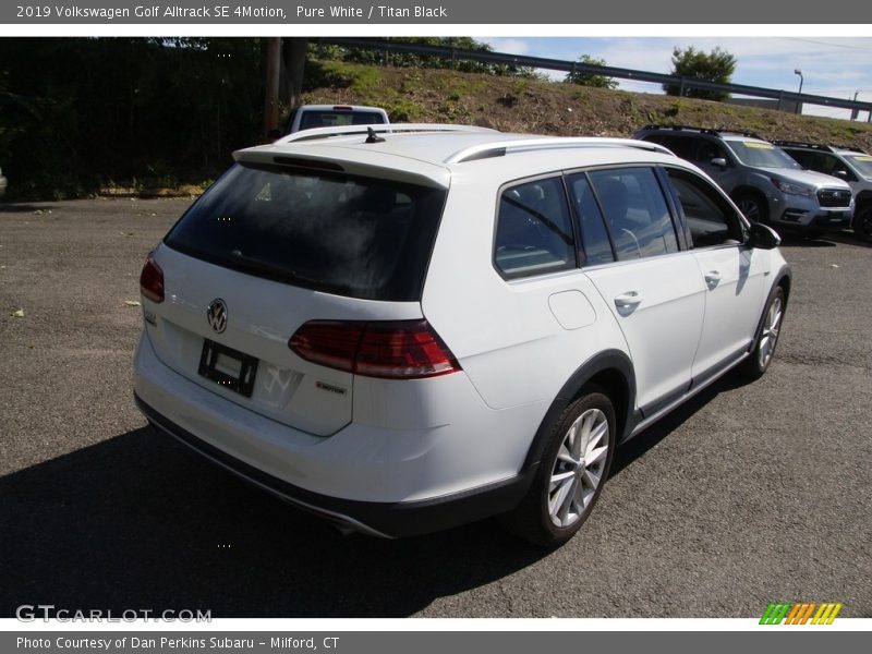 Pure White / Titan Black 2019 Volkswagen Golf Alltrack SE 4Motion