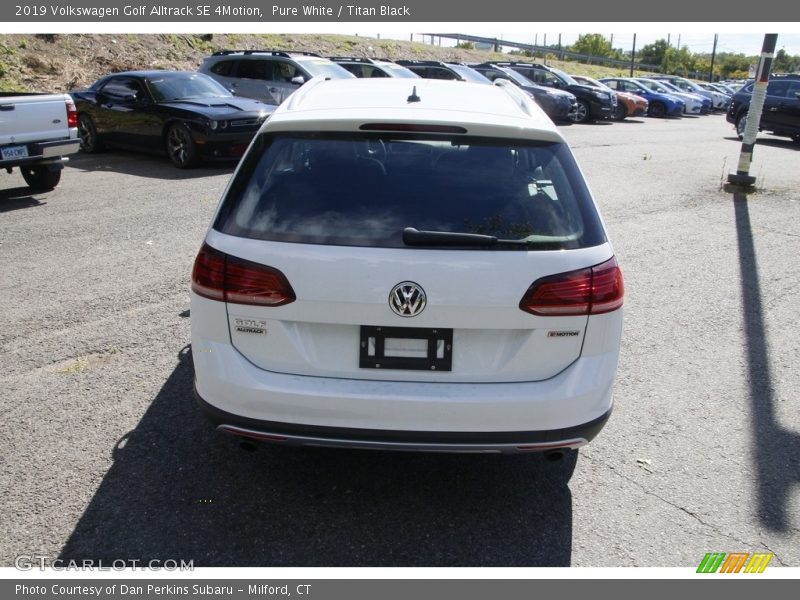 Pure White / Titan Black 2019 Volkswagen Golf Alltrack SE 4Motion