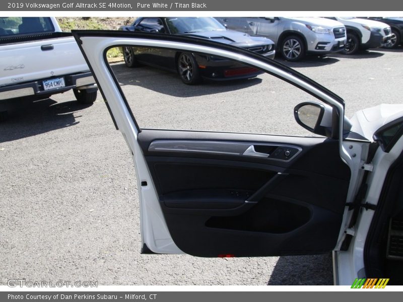 Pure White / Titan Black 2019 Volkswagen Golf Alltrack SE 4Motion
