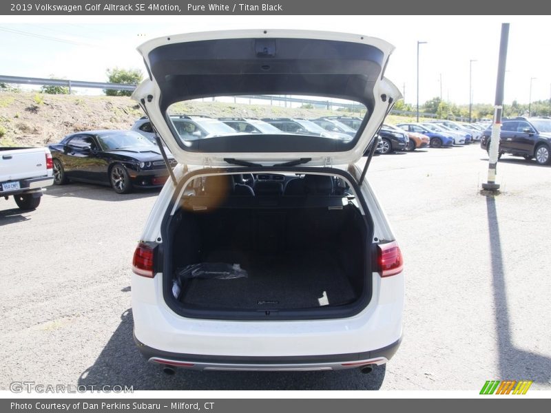 Pure White / Titan Black 2019 Volkswagen Golf Alltrack SE 4Motion