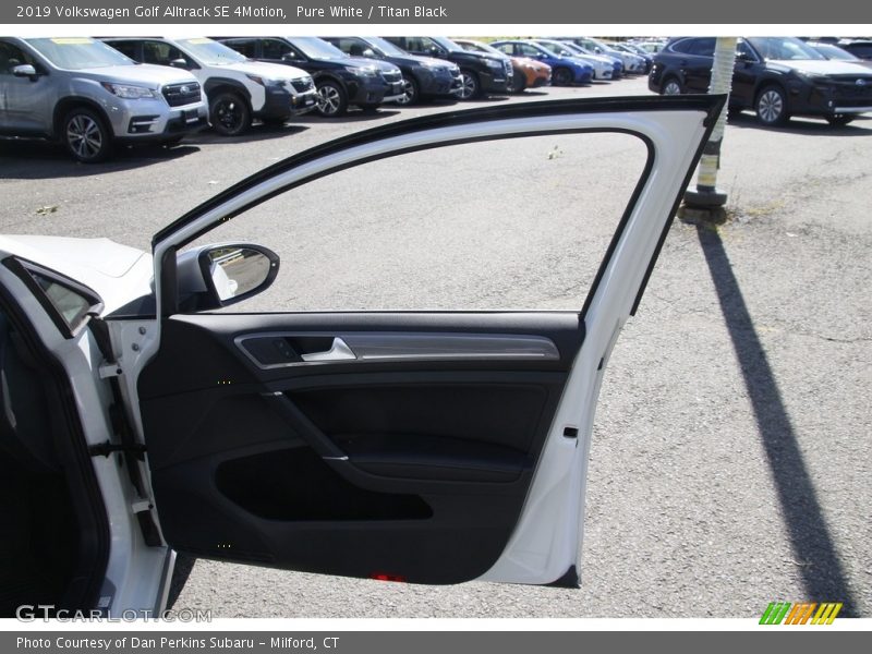 Pure White / Titan Black 2019 Volkswagen Golf Alltrack SE 4Motion