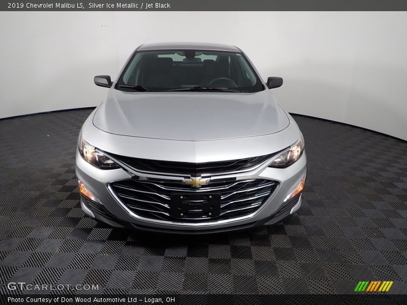 Silver Ice Metallic / Jet Black 2019 Chevrolet Malibu LS
