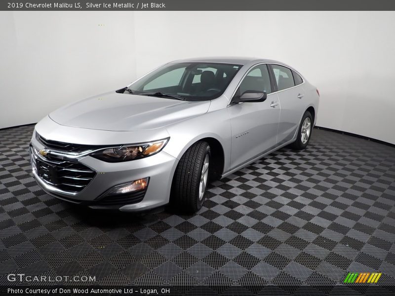Silver Ice Metallic / Jet Black 2019 Chevrolet Malibu LS