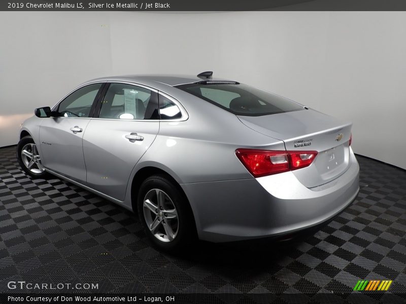Silver Ice Metallic / Jet Black 2019 Chevrolet Malibu LS