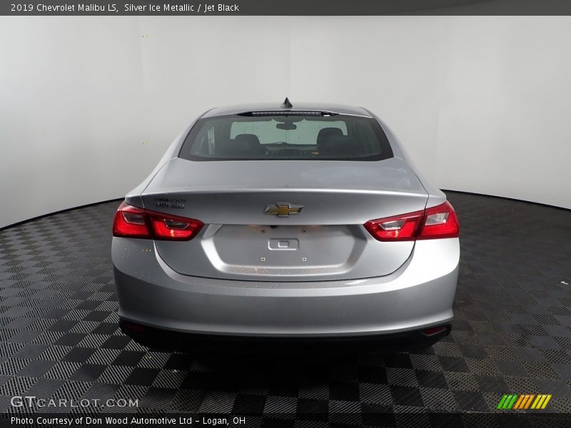 Silver Ice Metallic / Jet Black 2019 Chevrolet Malibu LS
