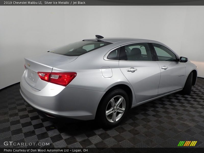 Silver Ice Metallic / Jet Black 2019 Chevrolet Malibu LS