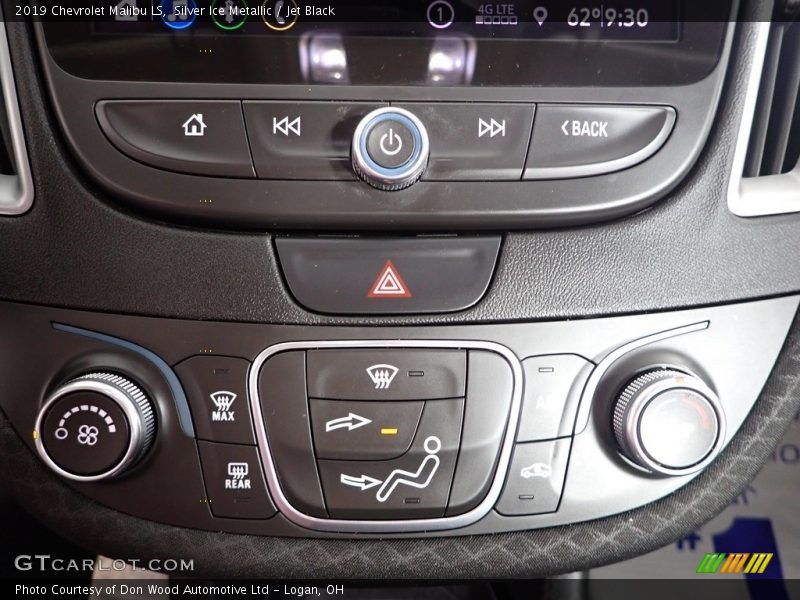 Silver Ice Metallic / Jet Black 2019 Chevrolet Malibu LS