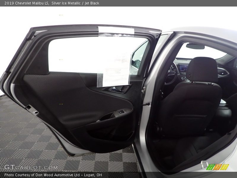 Silver Ice Metallic / Jet Black 2019 Chevrolet Malibu LS