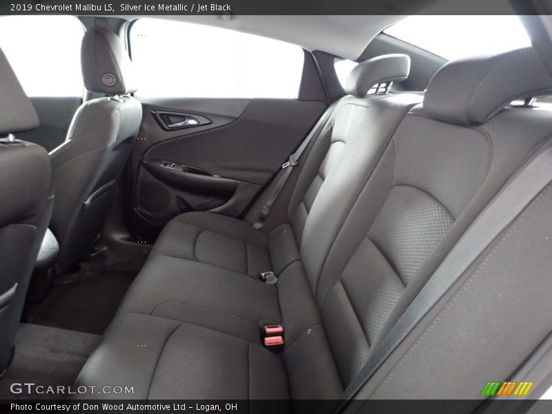 Silver Ice Metallic / Jet Black 2019 Chevrolet Malibu LS