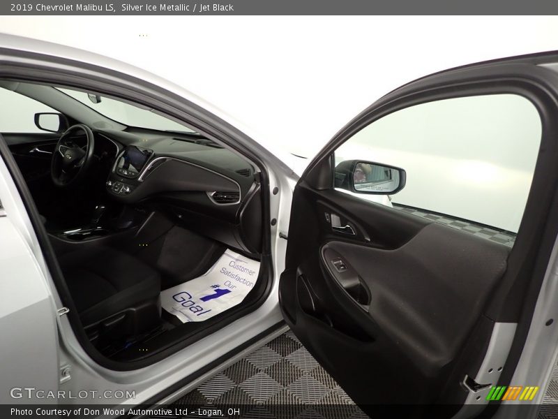 Silver Ice Metallic / Jet Black 2019 Chevrolet Malibu LS