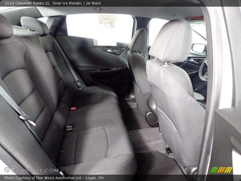 Silver Ice Metallic / Jet Black 2019 Chevrolet Malibu LS