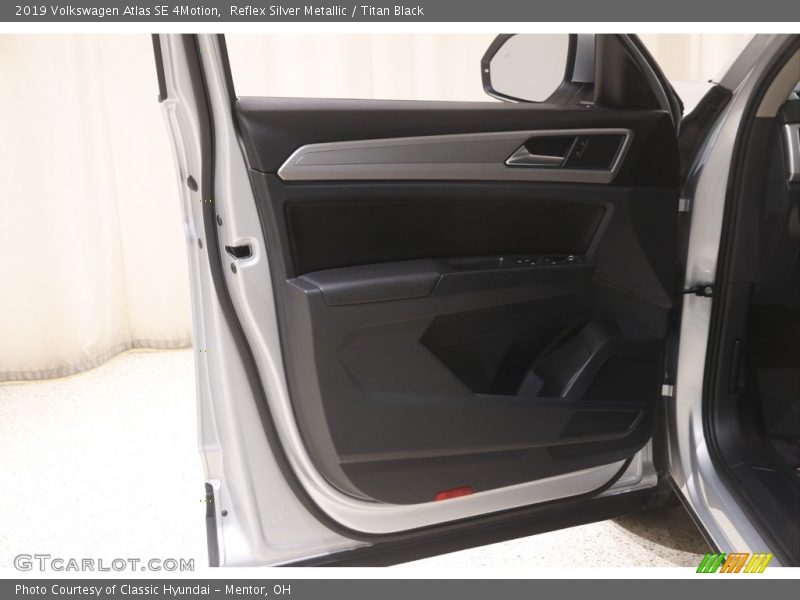 Reflex Silver Metallic / Titan Black 2019 Volkswagen Atlas SE 4Motion