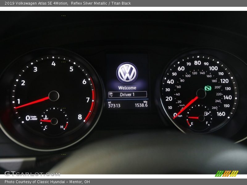 Reflex Silver Metallic / Titan Black 2019 Volkswagen Atlas SE 4Motion