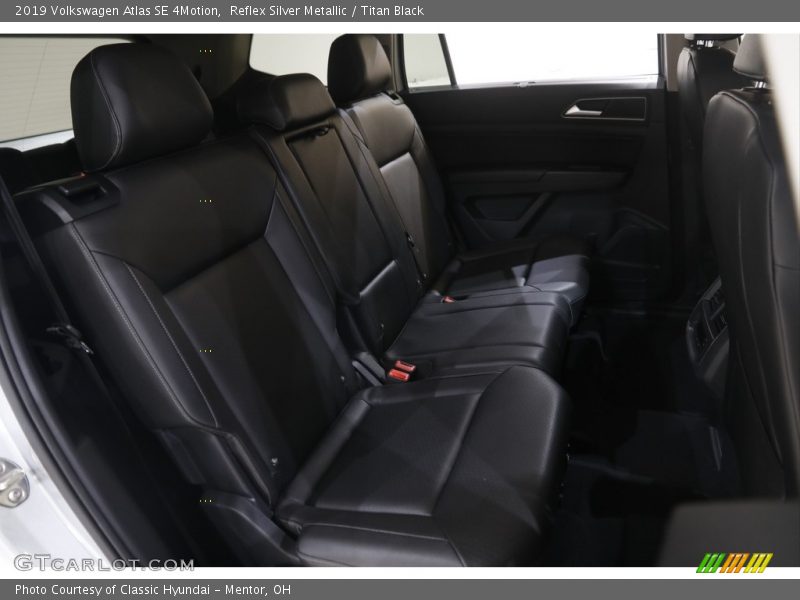 Reflex Silver Metallic / Titan Black 2019 Volkswagen Atlas SE 4Motion