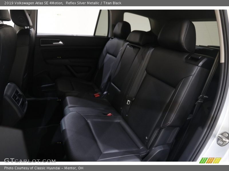 Reflex Silver Metallic / Titan Black 2019 Volkswagen Atlas SE 4Motion