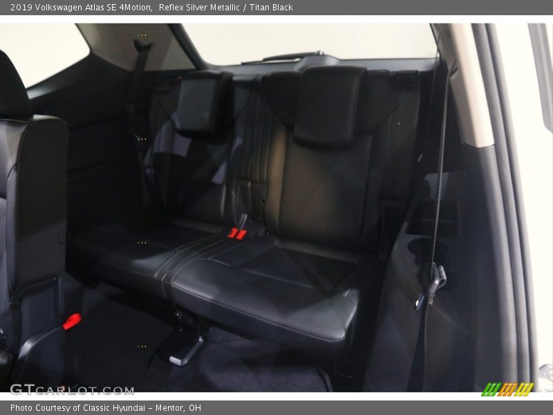 Reflex Silver Metallic / Titan Black 2019 Volkswagen Atlas SE 4Motion