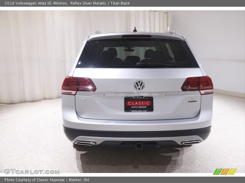 Reflex Silver Metallic / Titan Black 2019 Volkswagen Atlas SE 4Motion