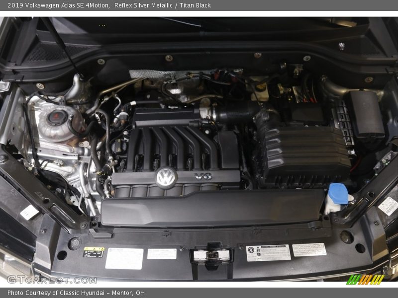 Reflex Silver Metallic / Titan Black 2019 Volkswagen Atlas SE 4Motion