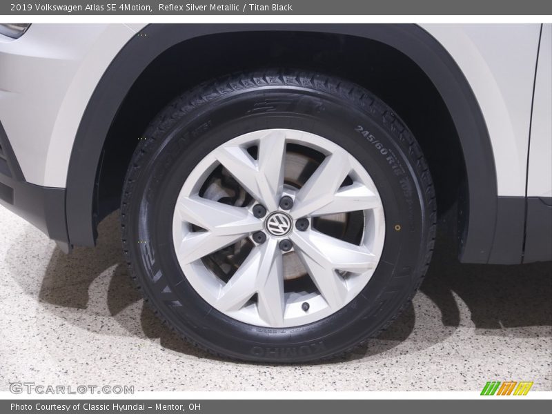 Reflex Silver Metallic / Titan Black 2019 Volkswagen Atlas SE 4Motion