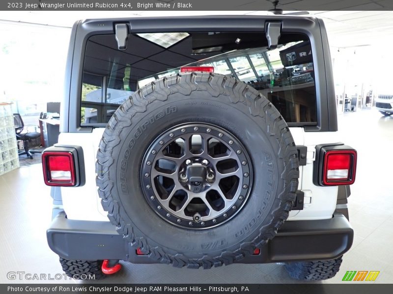Bright White / Black 2023 Jeep Wrangler Unlimited Rubicon 4x4
