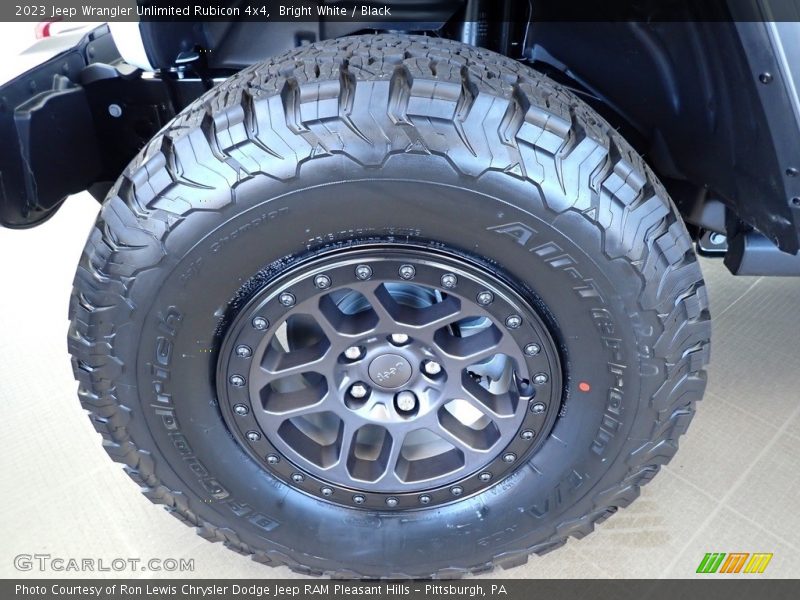 Bright White / Black 2023 Jeep Wrangler Unlimited Rubicon 4x4