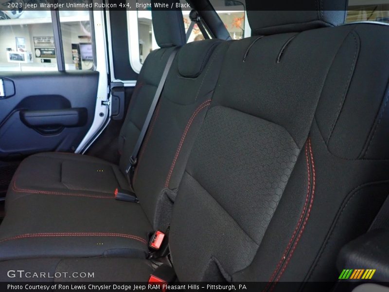 Bright White / Black 2023 Jeep Wrangler Unlimited Rubicon 4x4