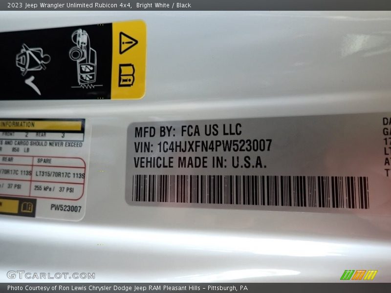 Bright White / Black 2023 Jeep Wrangler Unlimited Rubicon 4x4